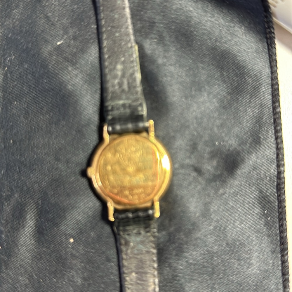 Gucci vintage watch Swiss quartz well loved needs battery - Picture 10 of 11